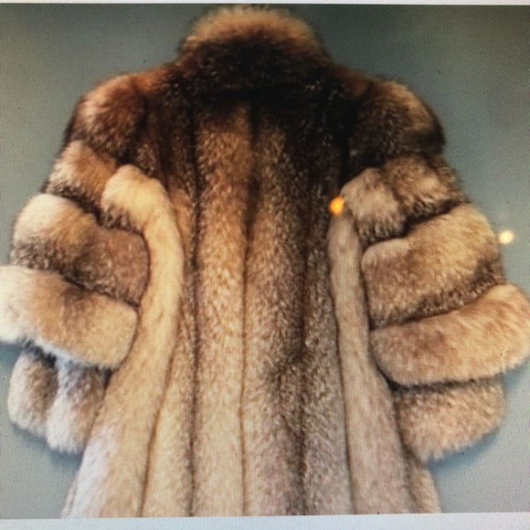 Crystal Fox stunning big sleeves super full - Picture 3 of 3